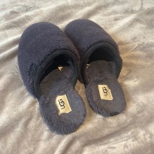UGG Navy Fluffette Slipper Size 9